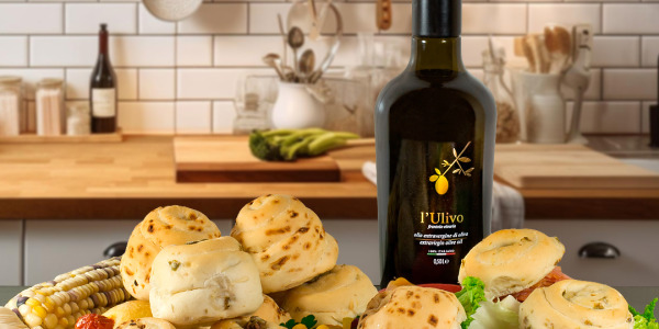  Bread Snails with Oil Stuffed with “Cima di Melfi” Monovarietal Extra Virgin Olive Oil Frantoio L'Ulivo